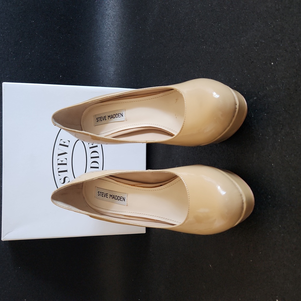 Steve Madden Bevv Blush Parent Leather heels